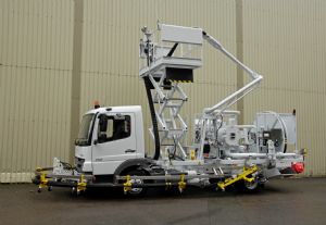 truck-mounted hydrant dispenser / with lift platform / for airports