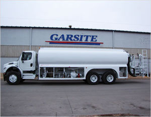 self-propelled refueller / for airports