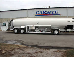 self-propelled refueller / with lift platform / for aircraft