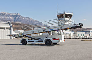 self-propelled baggage belt loader / for airports