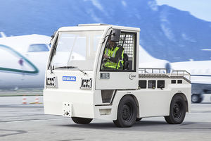 towing tractor / with towbar / for light aircraft / for trailers