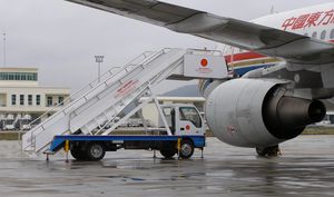 boarding stairs / self-propelled / mobile / for aircrafts