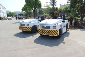 tow tractor / with towbar / for aircraft / for airports