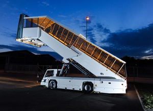 boarding stairs / self-propelled / mobile / for aircraft