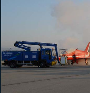 aircraft de-icing vehicle / sprayer / vehicle-mount