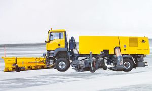 towed sweeper / for runways