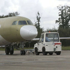 pushback tractor / with towbar / for aircraft / for trailers