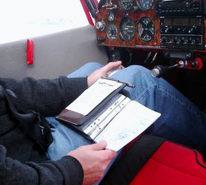 pilot kneeboard / with clipboard