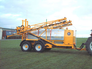 runway deicer / sprayer / trailerable