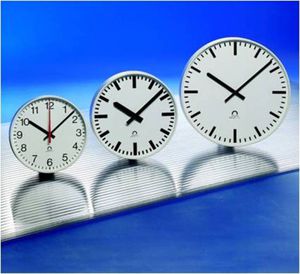 airport clock / analog / quartz