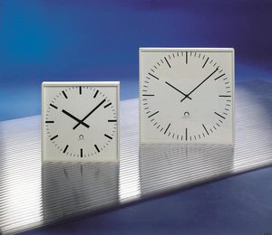 airport clock / analog / quartz