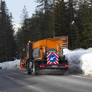 Enteisungsfahrzeug für Rollfeld