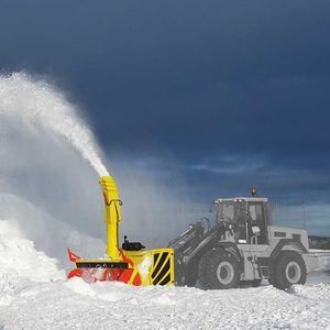 LKW-montierte Schneefräse 1