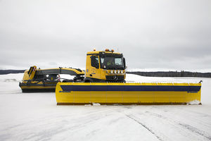 Schneepflug für Rollfeld / verstellbar