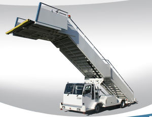 Boarding-Treppe / mobil / mit Eigenantrieb / teleskopisch