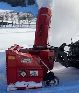 zweistufige Schneefräse