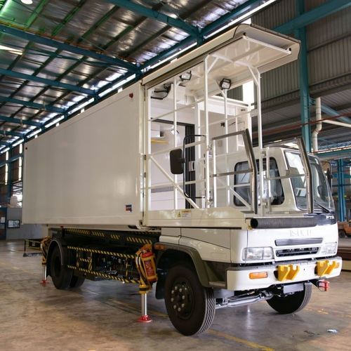Catering-Liftfahrzeug für Flughafen - HALFCAB - AEROMOBILES PTE LTD