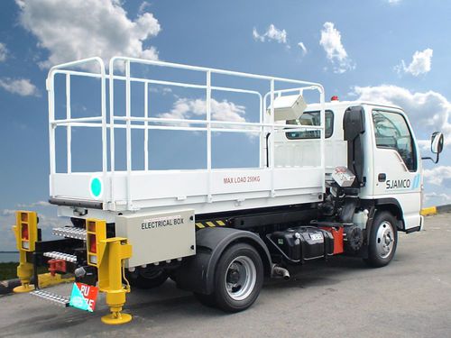 Arbeitshebebühne - AEROMOBILES PTE LTD - teleskopisch / für Flughafen / für Flugzeug