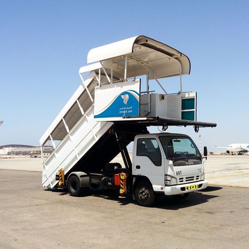 Boarding-Treppe - AEROMOBILES PTE LTD - mobil / mit Eigenantrieb / für Flugzeug
