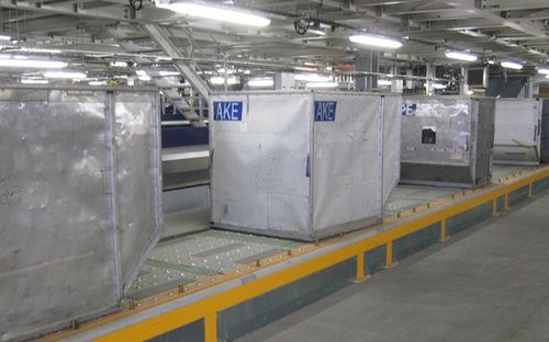 Gepäckförderband mit Eigenantrieb - LÖDIGE SYSTEMS GMBH - für Flughafen