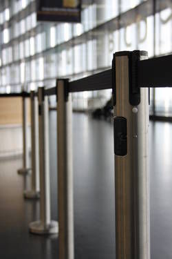 Personenleitsystem mit Gurt - QMETRIX GMBH - für Flughafen