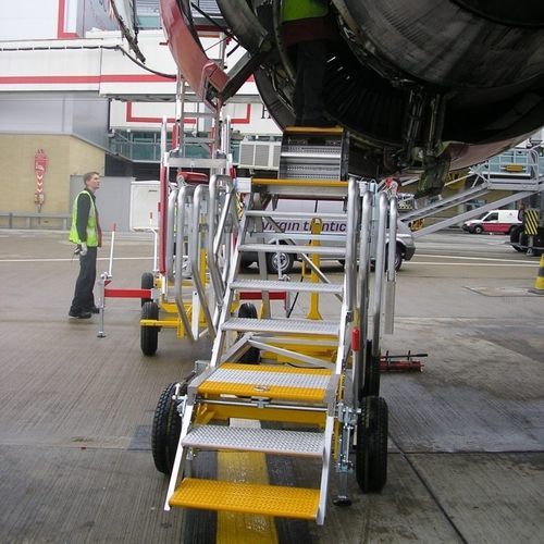 Zugang-Treppe - 812.003.00 - SEMMCO LTD - mobil / für Flugzeug / für technische Abteilung