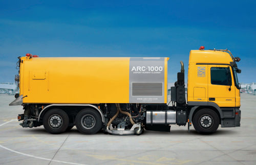 Reinigungsmaschine für Rollfeld - ARC 1000® - SMETS TECHNOLOGY GMBH - LKW-montiert / für die Oberflächenreinigung / zur Entfernung von Gummi