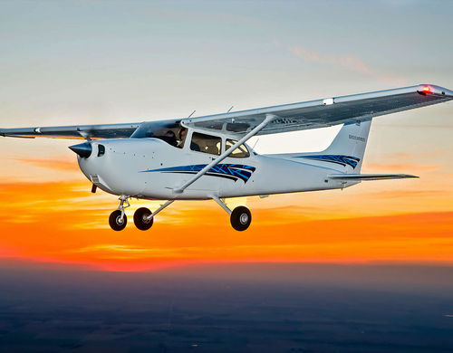 Tourismus-Flugzeug - Skyhawk® - CESSNA AIRCRAFT COMPANY - einmotorig / mit Kolbenmotor / Viersitzer
