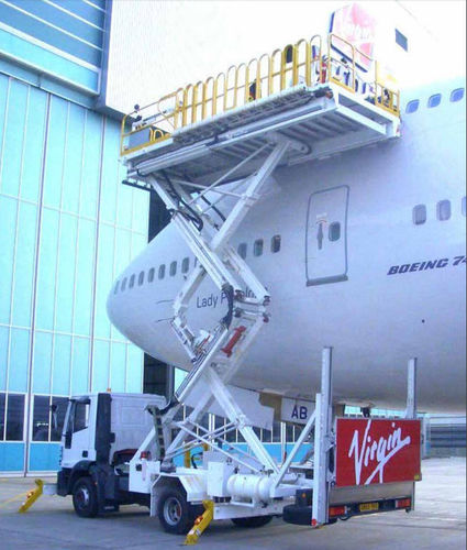 Arbeitshebebühne - TMX Series - Lift-A-Loft Corporation - Scheren / teleskopisch / für Flugzeug