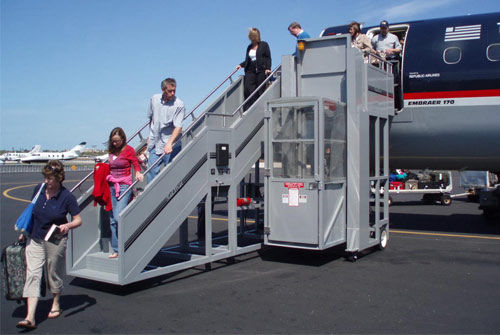 Boarding-Treppe - UBD 5.5 - Lift-A-Loft Corporation - mobil / für Flugzeug / für Passagiere