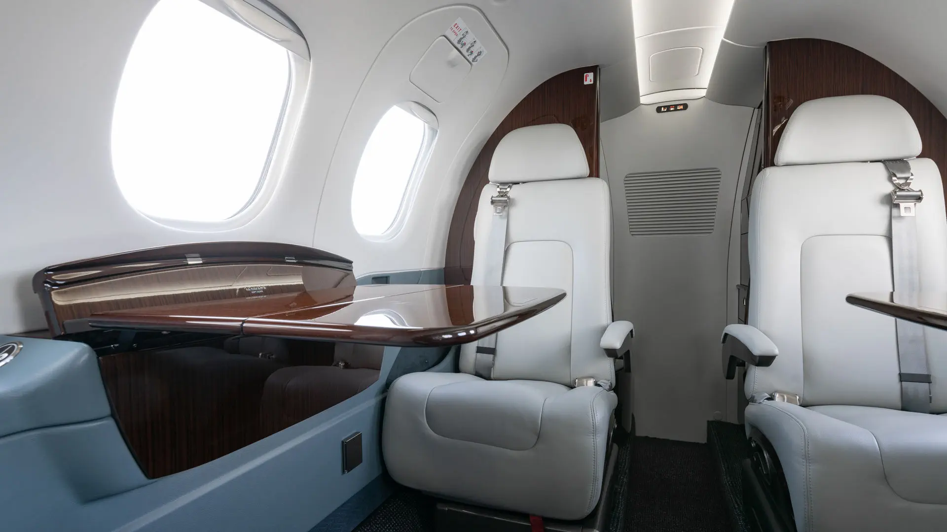Phenom 100EV - Interior