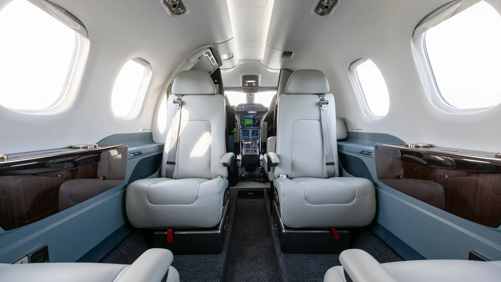 Phenom 100EV - Interior