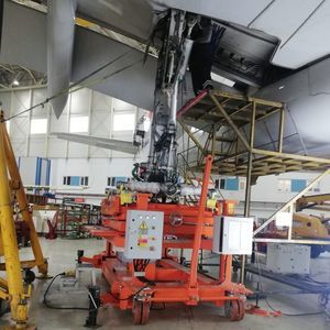 carro para el mantenimiento de aviones