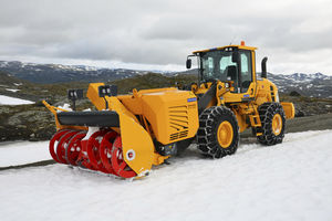 soplador de nieve montado sobre camión / para aeropuerto