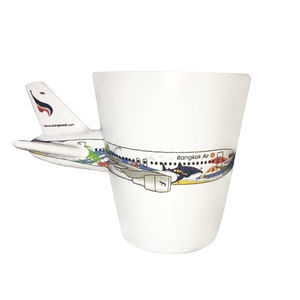 vaso desechable para cabina de avión