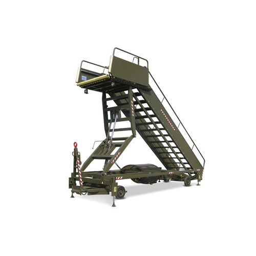 Escalerilla de embarque - BOMBELLI ANGELO SRL - móvil / de acoplamiento / para avión