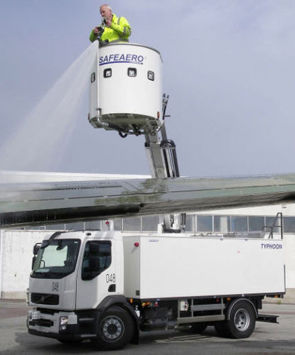 Plataforma elevadora de trabajo - De-icer - CUSTERS HYDRAULICA BV - articulada / para aeropuerto