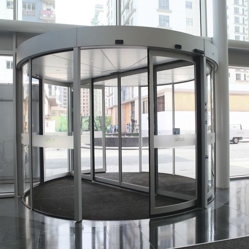 Puerta giratoria automática - KTC 2 - dormakaba - para aeropuerto