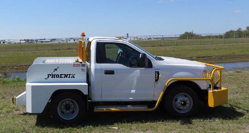 Tractor de remolque - HS-5K - Phoenix Metal Products Inc. - para aeronave / sin barra de remolque / con cabina