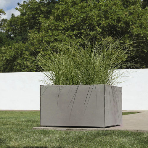 Jardinera para aeropuerto - Miter  - Forms+Surfaces - de acero inoxidable / de acero / de hormigón
