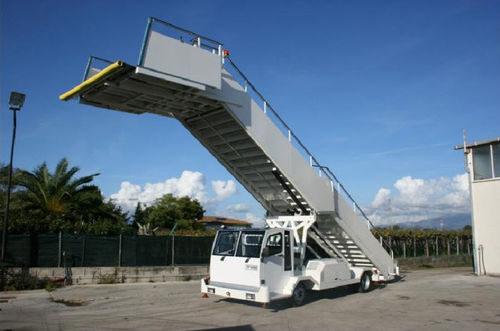 Escalerilla de embarque - MSPS 2458  - TECNOFLY S.r.l - autónoma / móvil / para avión