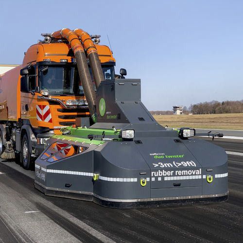 Máquina de limpieza Limpieza de grandes superficies - duo twister - Maschinenbau Cernota GmbH & Co. KG - para pista de aeropuerto / montada sobre camión / para limpieza de superficies