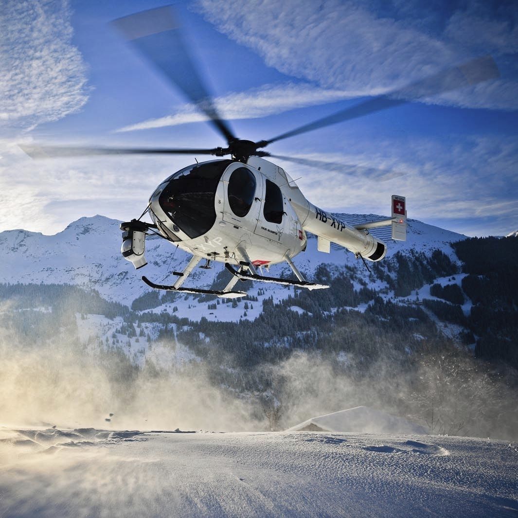 Hélicoptère 3 5 Pers. MD 520N MD Helicopters bombardier d'eau