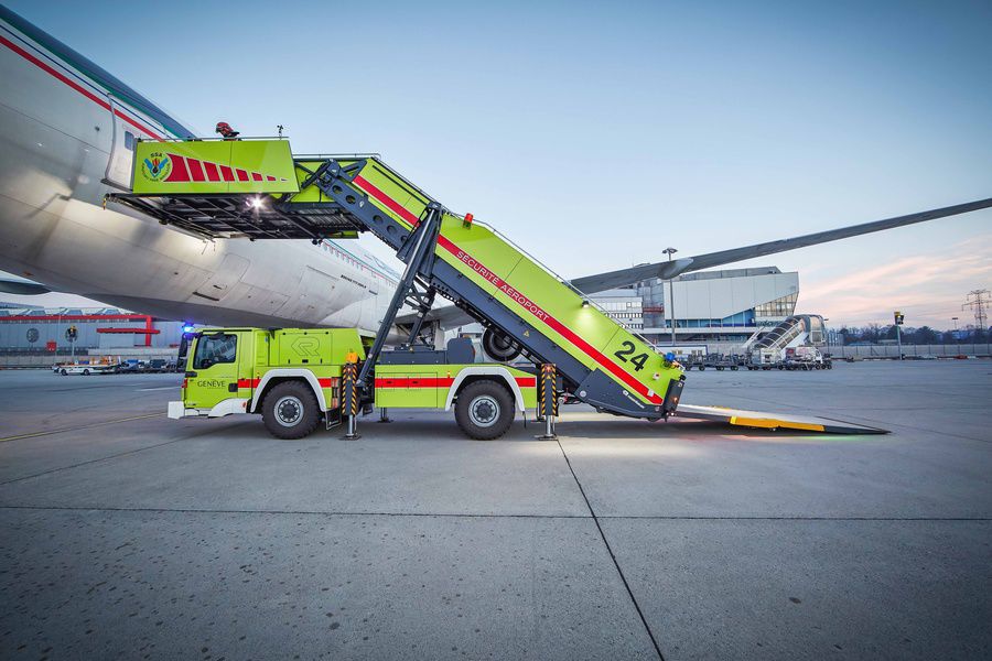 Escalier d’embarquement - E8000/E3000 - Rosenbauer International AG