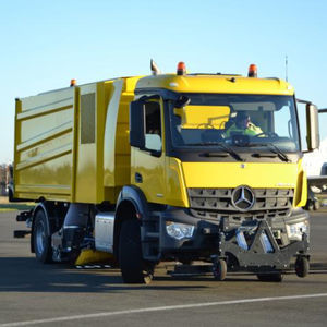 balayeuse pour piste d'aéroport