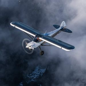avion de tourisme 2 places / monomoteur / avec moteur à pistons / école