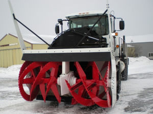 souffleuse à neige montée sur camion 1