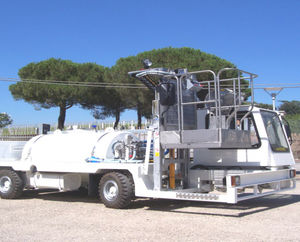 véhicule pour eau potable autotracté
