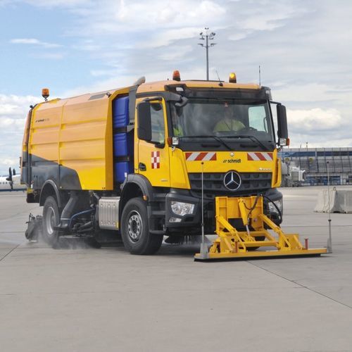 Balayeuse pour piste d'aéroport - AS series - AEBI SCHMIDT HOLDING AG - sur camion / magnétique / multifonction