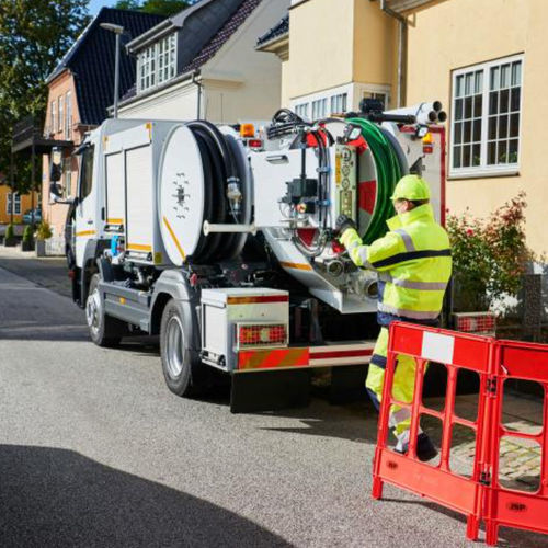 Machine de nettoyage pour piste d'aéroport - CityFlex CM40  - BUCHER MUNICIPAL - montée sur camion / pour nettoyage de surface